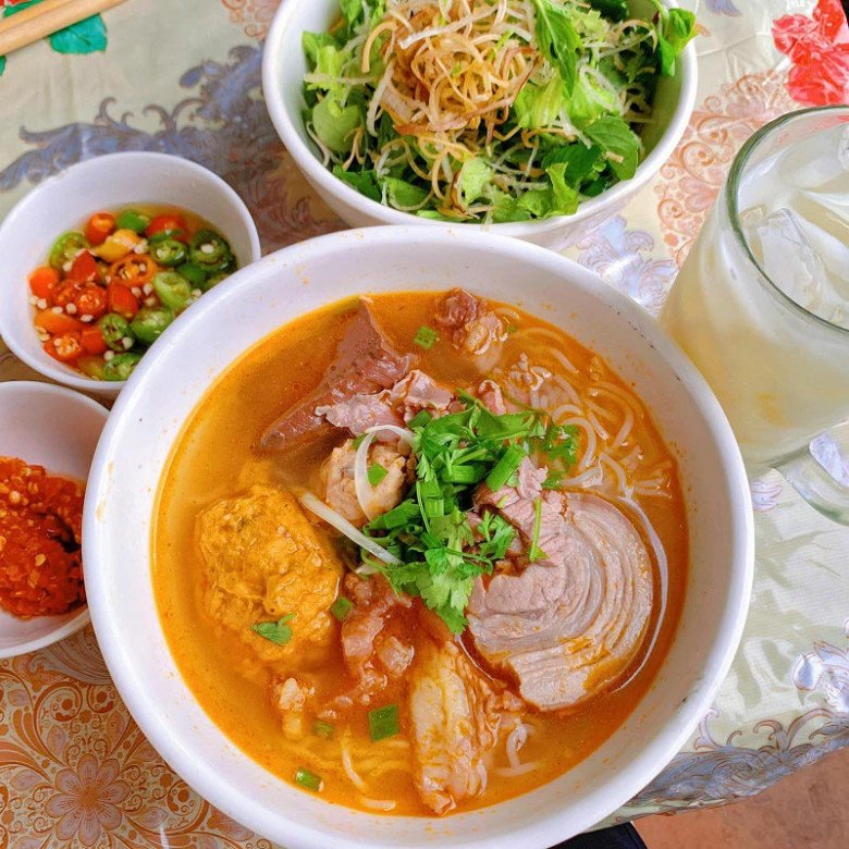 Các biến tấu cho bún bò Huế nhanh