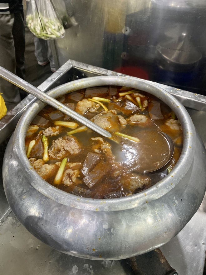 Bún Bò Huế: Hành Trình Từ Món Ăn Dân Gian Đến Di Sản Ẩm Thực Quốc Gia