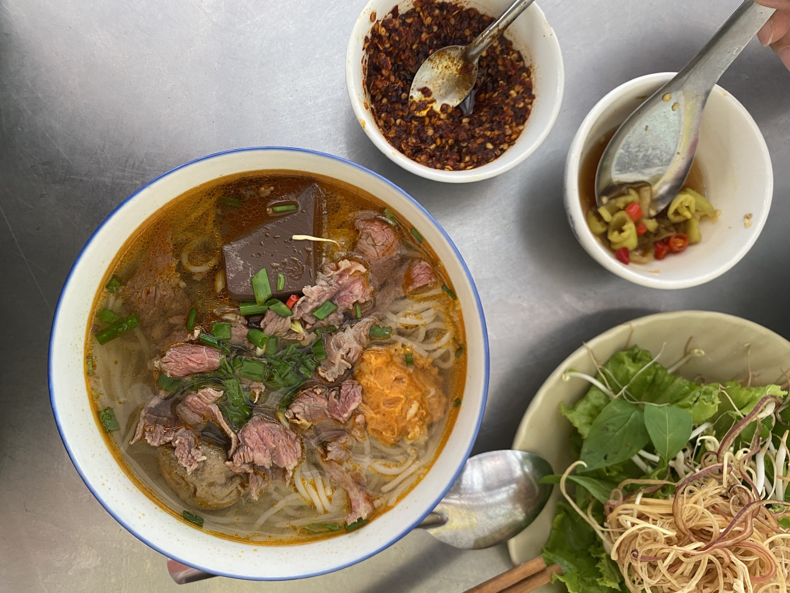 Bún Bò Huế: Hành Trình Từ Món Ăn Dân Gian Đến Di Sản Ẩm Thực Quốc Gia