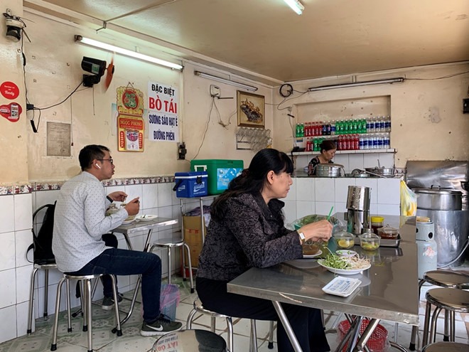 Người Sài Gòn đắm say bún bò Huế: Hương vị gần 40 năm từ quán bún kiểu Hoa ở quận 3