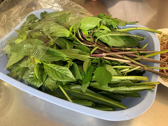 Người Sài Gòn đắm say bún bò Huế: Hương vị gần 40 năm từ quán bún kiểu Hoa ở quận 3