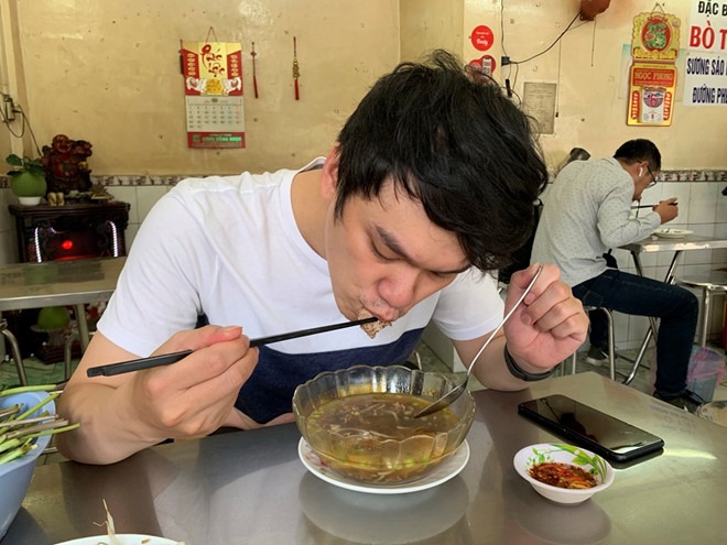Người Sài Gòn đắm say bún bò Huế: Hương vị gần 40 năm từ quán bún kiểu Hoa ở quận 3