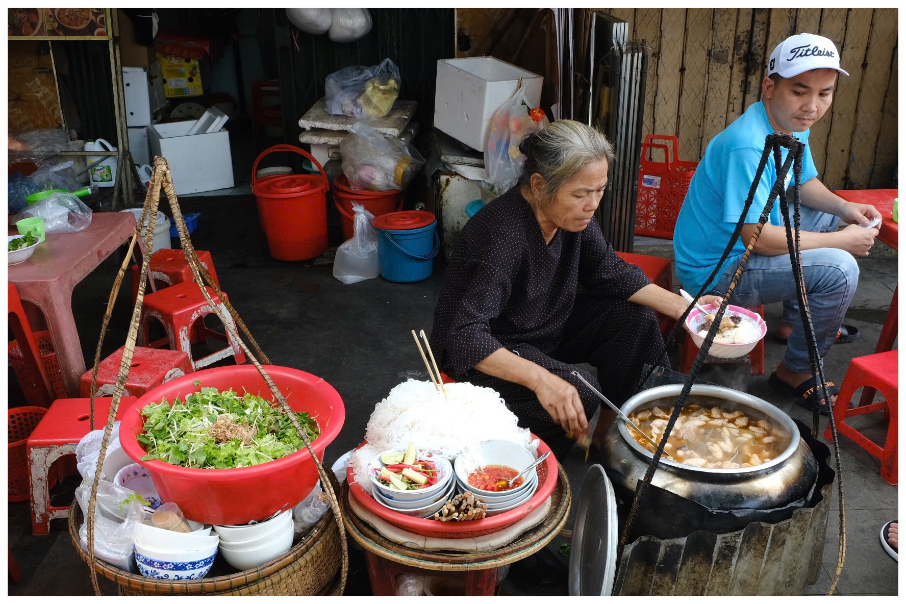Bún Bò Huế: Hành Trình Từ Món Ăn Dân Gian Đến Di Sản Ẩm Thực Quốc Gia