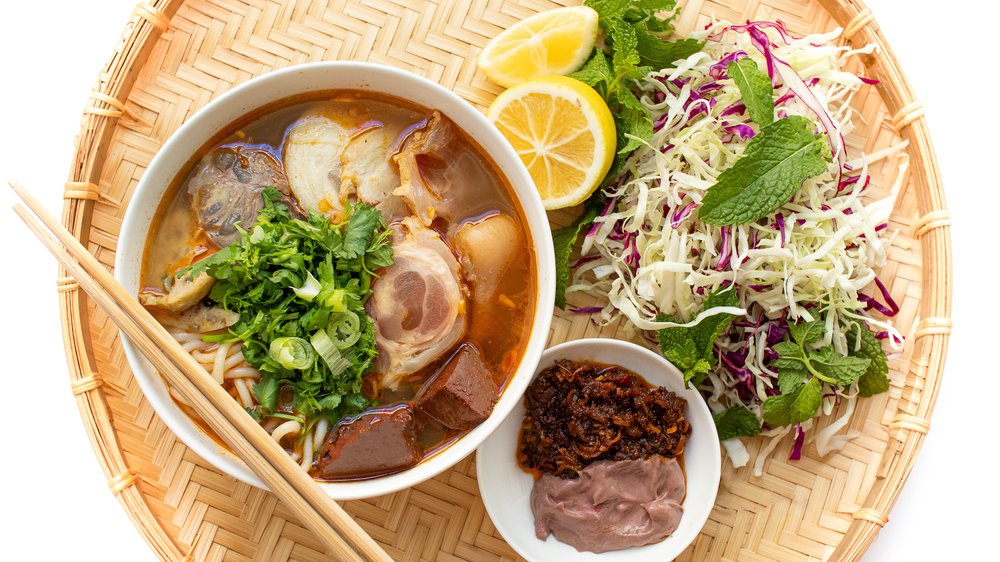 Bún Bò Huế Food Tour: Khám Phá Tinh Hoa Ẩm Thực Cố Đô