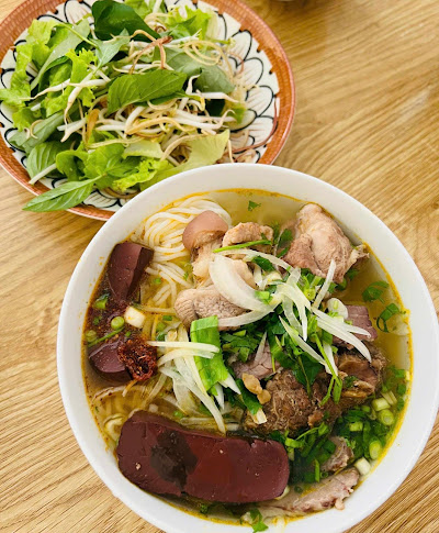 Giá trị của một tô bún bò chuẩn vị trong nhịp sống hiện đại