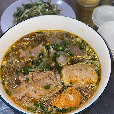 Bước 2: Kiểm tra topping có đúng chất Huế không