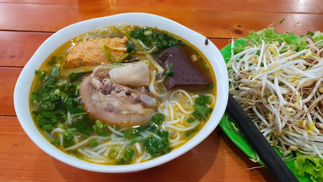 Calo trong bún bò Huế là gì và vì sao nhiều người quan tâm?