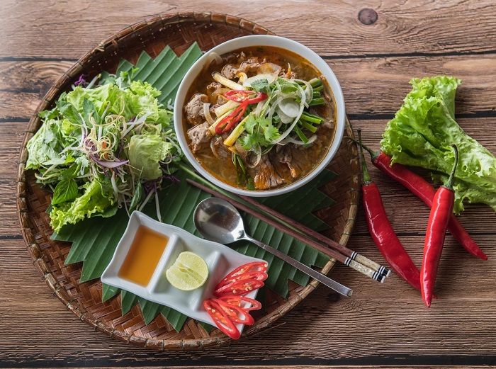 Người Sài Gòn đắm say bún bò Huế: Hương vị gần 40 năm từ quán bún kiểu Hoa ở quận 3