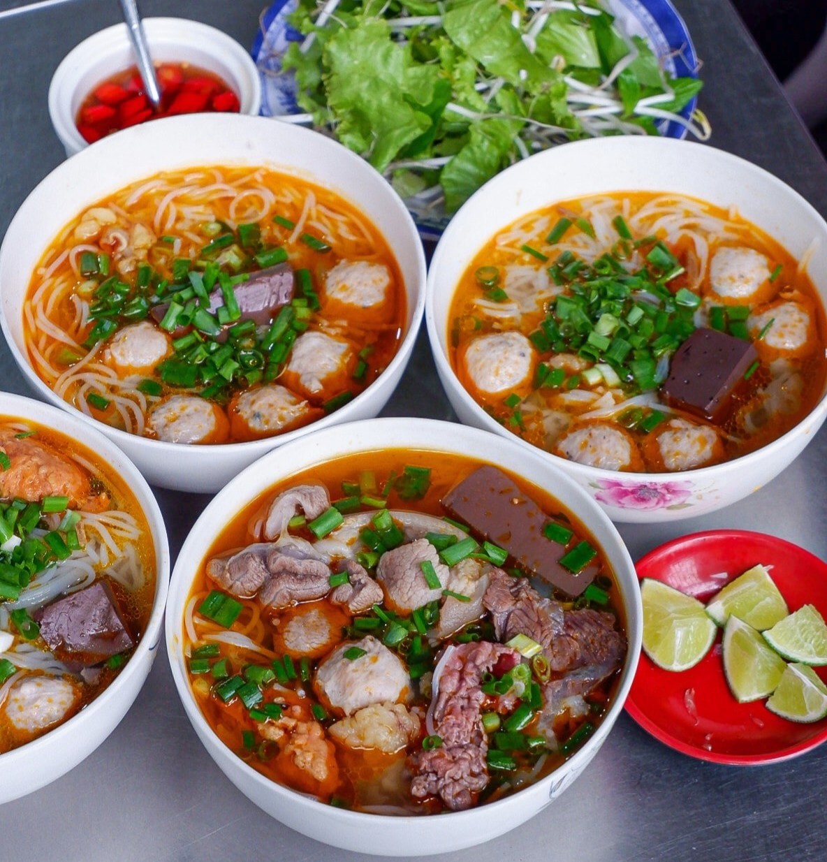 Đặt bún bò Huế ship tận nơi vào giờ nào là ngon nhất?