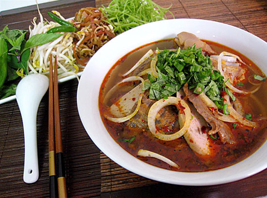 Tiêu chí đánh giá viên gia vị bún bò Huế loại nào ngon